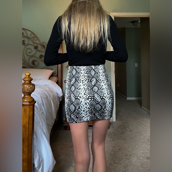Windsor Fitted Snakeskin Mini Pencil Skirt Size XS - Picture 11 of 11